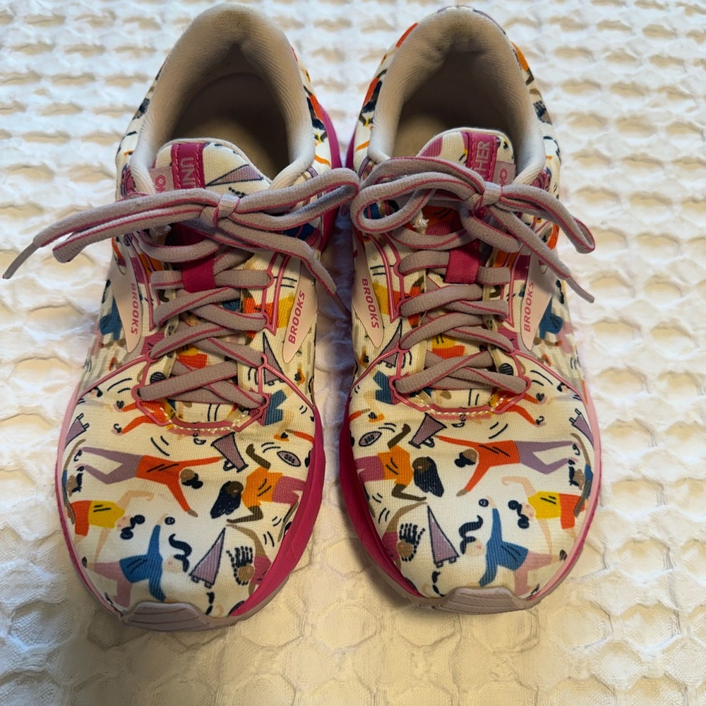 Brooks Adrenaline GTS 21 Empower Her Running Shoes size 6